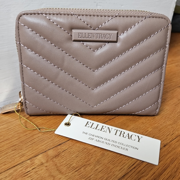 Ellen Tracy The Chevron Quilted Collection Zip Around Indexer Wallet - Picture 3 of 12